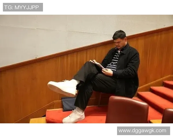 姚明女儿吃面时的可爱瞬间引发网友热议和点赞