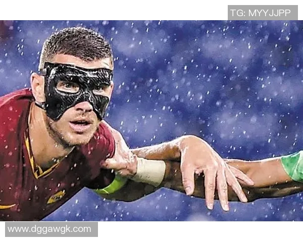 足球明星佩戴面具的原因与背后故事揭秘