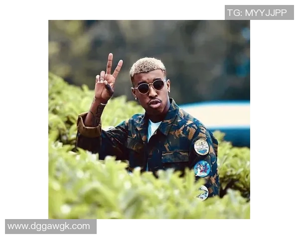 足球明星最新时尚穿搭揭秘引领潮流的运动风格与个性展示