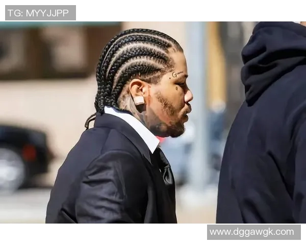 1985年戴维斯与泰勒的经典对决揭示了拳击历史的辉煌瞬间与传奇故事